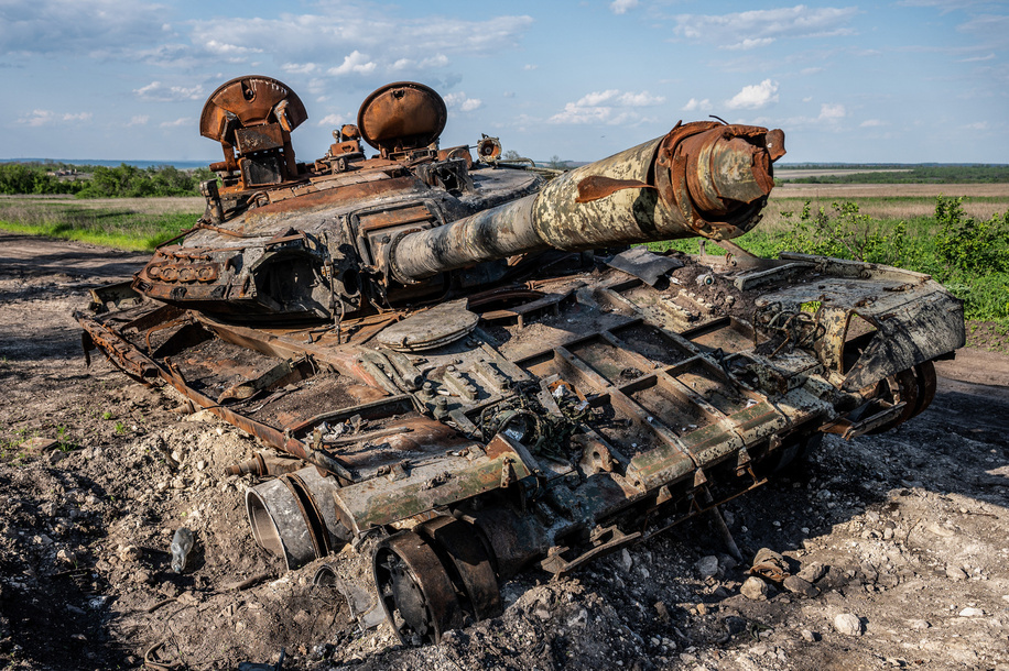 A destroyed Russian tank located by the side of a road near Sulyhivka, Kharkiv Oblast.