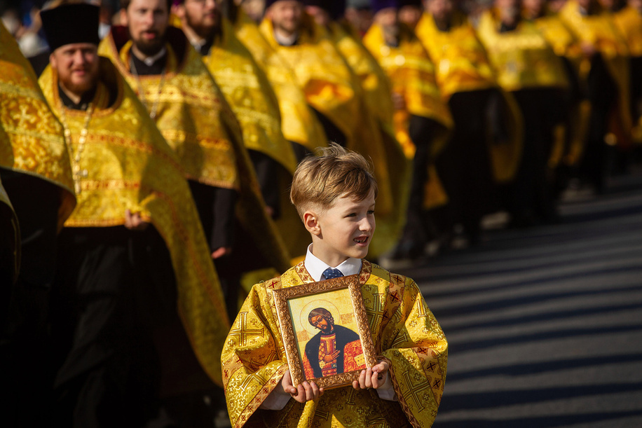 A kid walks during a religious procession along Nevsky Prospekt from the Kazan Cathedral. On September 12, a religious procession was held dedicated to the Day of Transferring the Relics of the Holy Blessed Prince Alexander Nevsky to St. Petersburg. A festive service was held under the leadership of Metropolitan Barsanuphius. Thousands of people carried the Kazan Icon of the Mother of God along Nevsky Prospekt, which was closed to traffic. Also, for the holiday, His Holiness Patriarch Kirill of Moscow and All Rus' arrived in St. Petersburg to lead the celebrations in the Alexander Nevsky Lavra.