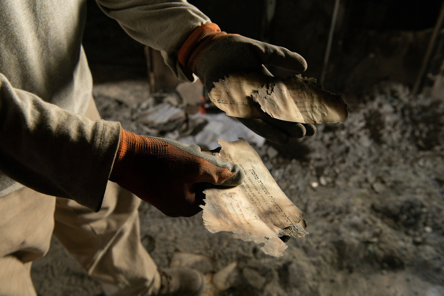 One of the archaeologists shows the remains of a Jewish book burned in the attack on October 7. Nir Oz, a kibbutz in southern Israel, was a target of a surprise attack by the Palestinian armed group Hamas on October 7. The attack resulted in 140 casualties, including 100 residents killed and 300 injured. The town now resembles a ghost town with ruined houses and abandoned fields. Given that some bodies are still unrecovered, a team of archaeologists has been deployed to Nir Oz to retrieve the charred remains of the attack's victims. The goal is to identify all the victims and return their remains to their families.