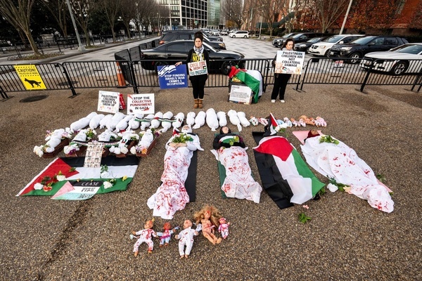 Protesters held a "Die-In" and silent demonstration for Palestine on Pennsylvania Avenue near the front of the White House.