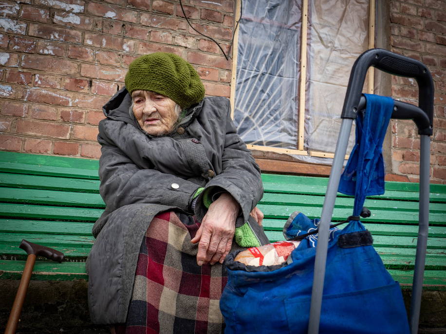 Olga (83) worked as economist in a local factory. Her husband died, her only son remained in Donetsk after the occupation and cannot return to Ukraine. She is alone and has nowhere to go. That´s why she is staying in the shelled town and lives from pension and humanitarian aid. Toretsk is a mining town in the eastern Ukraine, turned into scratch by shelling. Russian positions are just few kilometres away. There is no electricity, running water or heating, people who stay take water from public wells and can only heat their apartments by wooden stoves - more complicated in block of flats. There is no work or transport.