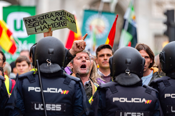 A protester chants slogans in front of the police during the farmers' demonstration in Madrid. Hundreds of farmers, organized by Spanish trade unions, assembled for a protest highlighting concerns about unfair competition from products coming from outside the EU. They expressed dissatisfaction with the low profits generated from their crops and criticized the EU's agricultural policies.