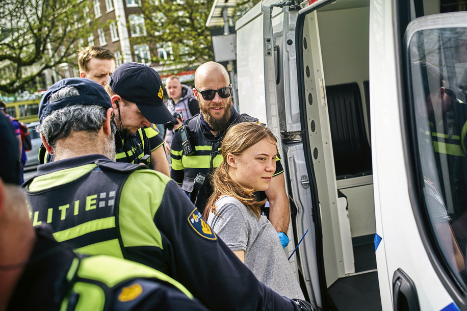 Greta Thunberg got arrested together with other protesters as she was blocking the road (S100) in the centre of The Hague. A small group of protesters blocked the road (S100) in the centre of The Hague during an Extinction Rebellion movement. Initially the activists wanted to block the A12 for the 37th time but they didn’t succeed in taking the road as Police officer surrounded and arrested them. Protesters were carrying “XR” flags and placards saying 