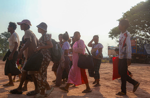 People carrying their belongings as they arrive in Mae Sot after fleeing from the Myawaddy War. On April 12, Karen KNLA and PDF forces raided the army's 275th military garrison in Myawady town, prompting more than 100 soldiers to attempt to flee to Thailand across Friendship Bridge No. 2. The KNLA/PDF joint forces subsequently attacked these soldiers on the night of April 19th. According to residents, the military council's air response included no fewer than 40 bombs being dropped. As a result of the fighting, approximately 2,000 people fled to Mae Sot, Thailand, across the Moei (Thaung Yin) River.