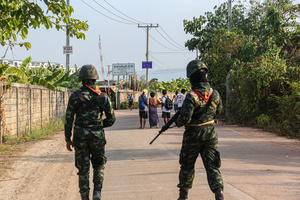 Thai soldiers keep security near the Myawaddy war refugees. On April 12, Karen KNLA and PDF forces raided the army's 275th military garrison in Myawady town, prompting more than 100 soldiers to attempt to flee to Thailand across Friendship Bridge No. 2. The KNLA/PDF joint forces subsequently attacked these soldiers on the night of April 19th. According to residents, the military council's air response included no fewer than 40 bombs being dropped. As a result of the fighting, approximately 2,000 people fled to Mae Sot, Thailand, across the Moei (Thaung Yin) River.