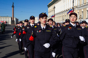Female cadets of the Ministry of Internal Affairs after the rehearsal for the May 9 Victory Parade on Palace Square walk along Admiralteysky Prospekt.