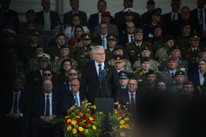 (L-R) German Defence Minister Boris Pistorius, Lithuanian Defence Minister Dovile Sakaliene, German Chancellor Friedrich Merz and Lithuanian President Gitanas Nauseda inspect the troops during the ceremony of the German brigade inauguration. The German 45th Armored Brigade "Lithuania" was officially inaugurated at a ceremony held at Cathedral Square in Vilnius, with the participation of German Federal Chancellor Friedrich Merz, German Defence Minister Boris Pistorius, Lithuanian President Gitanas Nausėda, and Lithuanian Defence Minister Dovilė Šakalienė.
Established in Lithuania on 1 April 2025, the brigade is projected to comprise around 5,000 Bundeswehr soldiers and civilian staff, with full combat readiness expected by 2027.