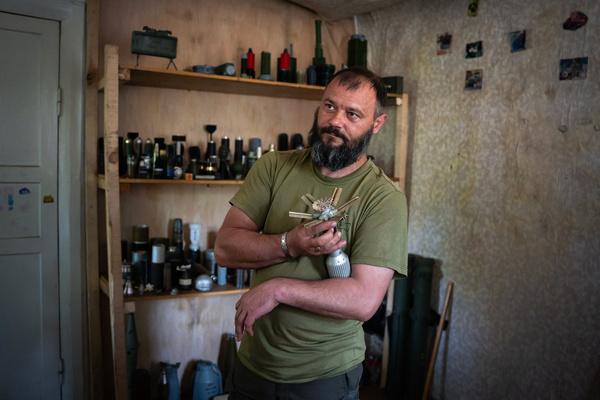 Felix shows an anti-tank bomb at his warehouse. Felix, known as ‘the masterchef of Ukrainian bombs,’ and his team manage the entire process of making and restoring explosives. One member of the brigade, with engineering skills, designs and 3D prints casings onto pipe tubes, which are later filled with explosives by Felix and other team members. Each shell costs no more than 56 hryvnia, approximately €1.18 to produce.