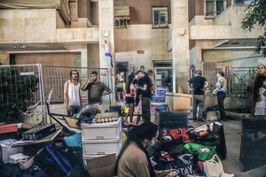 Residents collect their belongings near a residential building in Beíer Sheva destroyed by an Iranian ballistic missile, in which four Israelis were killed.