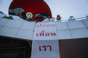 A banner saying “Release Our Friends” in Thai, hangs along the wall during the “People’s Amnesty” vigil. People gathered outside Bangkok Art and Culture Centre for a candlelight vigil titled “Light Up Hope for the People’s Amnesty.” Organized ahead of a parliamentary debate on the 16 July 2025, the event featured personal testimonies, portraits of 50 political detainees, and a red rose display reading “Amnesty 112.” Participants called for the passage of a comprehensive amnesty bill covering cases under Section 112 of the Thai Criminal Code.
