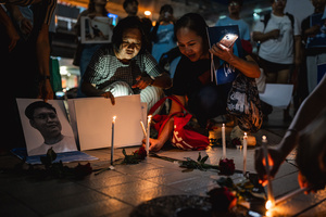 Participants light candles and place red roses beside portraits of detained activists during the “People’s Amnesty” vigil. People gathered outside Bangkok Art and Culture Centre for a candlelight vigil titled “Light Up Hope for the People’s Amnesty.” Organized ahead of a parliamentary debate on the 16 July 2025, the event featured personal testimonies, portraits of 50 political detainees, and a red rose display reading “Amnesty 112.” Participants called for the passage of a comprehensive amnesty bill covering cases under Section 112 of the Thai Criminal Code.