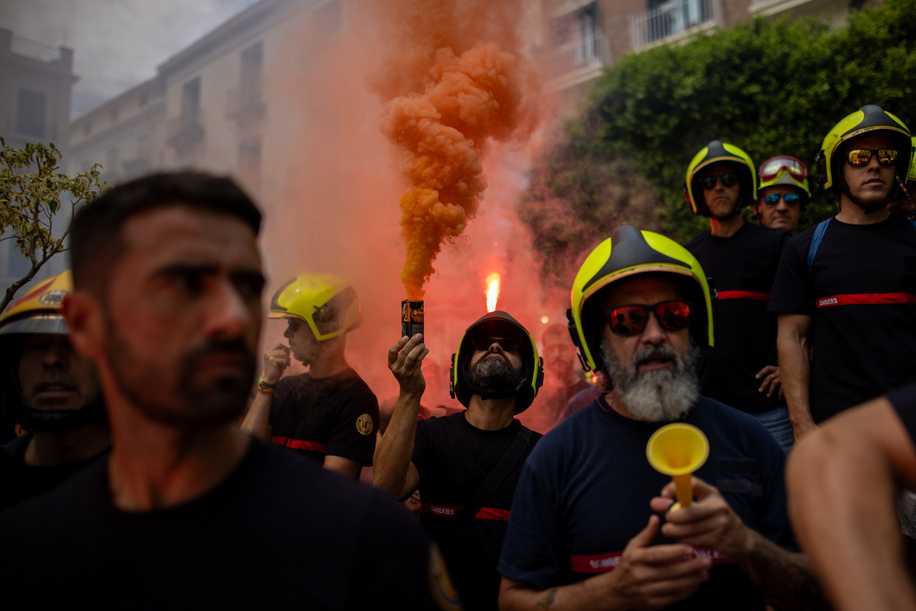 Firefighters light flares during the demonstration. Representatives of activists from the Valencia Firefighters Consortium, who are currently demanding more resources in the event of future natural disasters such as the DANA (National Hurricane) of October 2024, and the allocation of budgets for bullfighting events by the Valencian government, and animal rights activists from PETA UK, protested in solidarity with the Valencia Firefighters Consortium.