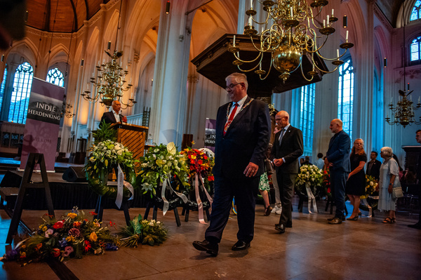 Hubert Bruls, Mayor of Nijmegen, (front) pays respect after the ceremony. On this day, the Japanese surrendered, and the Dutch East Indies was liberated in 1945. This officially marked the end of World War II for the Netherlands. A solemn ceremony took place in St. Steven's Church.
Although the war ended in the Netherlands on May 5, 1945—80 years ago now—this was not the case for everyone within the Kingdom of the Netherlands. In the Dutch East Indies, as Indonesia was then still called, the war continued until August 15, 1945.