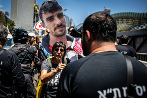 A protester points at a police officer during a demonstration. Demonstrators call on Israeli Prime Minister Benjamin Netanyahu to end the war in Gaza and to release all 50 Israeli hostages held by Hamas since October 7, 2023. On what was the biggest day of national mobilization, hundreds of thousands of people poured into the streets around the country to demand a Hostage release deal and an end to the war in Gaza.