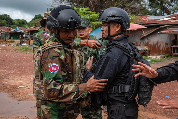 Cambodian and Thailand soldiers seen arguing during the ASEAN Interim Observer Team (IOT) visits the Chong An Ma area in Ubon Ratchathani. The Interim Observer Team (IOT) from eight ASEAN member nations observes the implementation of the Thailand - Cambodia ceasefire agreement took place at the Chong An Ma area in Ubon Ratchathani province in the northeastern of Thailand. The ceasefire, took effect on July 28, 2025, after the clash between Thailand and Cambodia in the border disputed on July 24,2025.