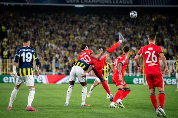 Nicolás Otamendi of Benfica seen in action during the UEFA Champions League Playoff match between Fenerbahce and Benfica in Chobani Stadium. Final score Fenerbahce 0 : 0 Benfica