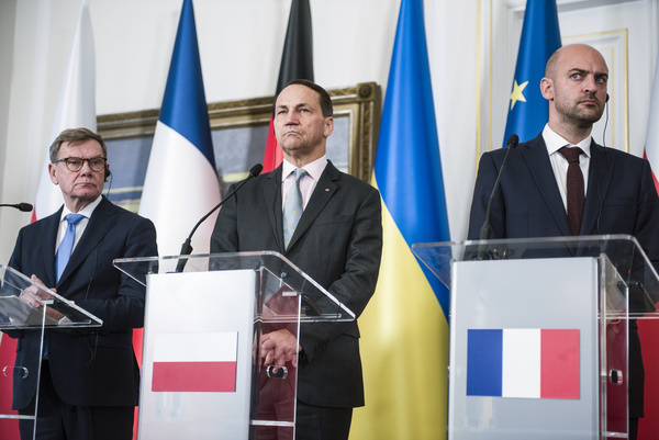 (L-R) German Foreign Minister Johann Wadephul, Polish Deputy Prime Minister and Foreign Affairs Minister Radoslaw Sikorski, and French Foreign Minister Jean-Noel Barrot attend a joint press conference after the meeting of the so-called Weimar Triangle. German Foreign Minister Johann Wadephul, Polish Deputy Prime Minister, Foreign Minister Radoslaw Sikorski, French Foreign Minister Jean-Noel Barrot and Ukraine's Foreign Minister Andrii Sybiha met at the Weimar Triangle framework meeting where the ministers discussed security issues in Europe especially on the eastern flank of NATO relating to the war in Ukraine.