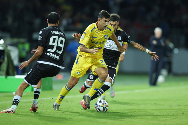 (C) Massimo Zilli of Frosinone seen in action during the Serie B 2025-2026 match day 6 between Frosinone Calcio vs Cesena FC at Benito Stirpe stadium. Final match result Frosinone - Cesena 3-1