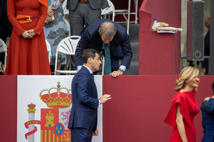 Alberto Núñez Feijóo, (above) leader of the People's Party (PP) and Juan Manuel Moreno Bonilla (below), President of the Andalusian Regional Government attend the parade. During the Armed Forces parade on National Day led by King Felipe VI, Queen Letizia, their daughters Leonor de Borbón, Princess of Asturias and Infanta Sofía de Borbón.