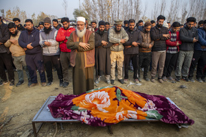 (EDITORS NOTE: Image depicts death) 
Kashmiri people offer funeral prayers near the dead body of Muhammad Shafi, a civilian tailor killed in an explosion inside a police station, during his funeral procession in Srinagar. Nine people were killed and 32 others were injured in a major explosion inside a Police Station. Explosives reportedly detonated during a forensic investigation as part of a probe into an earlier blast in India’s capital, New Delhi, that killed 13 people and injured dozens.