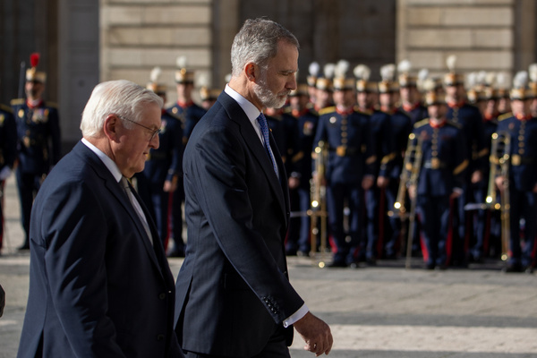 King Felipe VI (R) and President of the Federal Republic of Germany, Frank-Walter Steinmeier (L), walk in one of the courtyards of the Royal Palace during the official reception at the Royal Palace of Madrid
by the King and Queen of Spain, Felipe VI and Letizia, for the President of the Federal Republic of Germany, Frank-Walter Steinmeier, accompanied by the First Lady, Elke Büdenbender