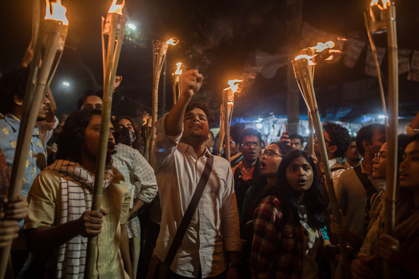 Protesters hold torches during the demonstration. A programme titled “Ganer Artonad” (Songs of Outcry) was held at Shahbagh by Sampriti Jatra, a platform of writers, artists, rights activists, and left-leaning political workers. Participants demanded the unconditional release of Baul singer Abul Sarkar and justice for the attack on Baul artists in Manikganj.