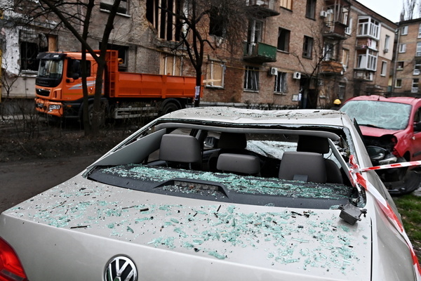 A damaged car stands next to a residential building damaged by a drone strike. Local authorities reported dozens of victims of the Russian night attack in Kyiv on the night of November 29, who are currently at city hospitals. According to preliminary information, two people died. The main direction of the Russian army’s strikes is the energy infrastructure of the Kyiv region. Also, destruction of civilian infrastructure and fires due to debris hits were recorded in several residential districts in Kyiv. Part of the capital was left without electricity. Emergency rescue operations and elimination of the consequences of the Russian attack are ongoing at all locations.