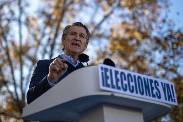 Alberto Núñez Feijóo, leader of the People's Party (PP), speaks during the demonstration. People's Party (PP) organized a protest against the socialist government of Pedro Sánchez, which has been affected in recent weeks by the arrest of some of his former collaborators on corruption charges.
