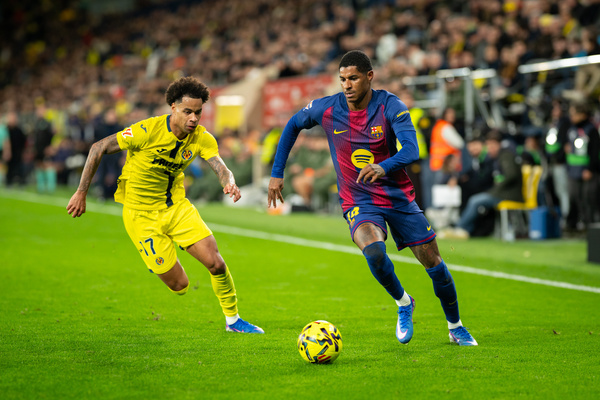 Tajon Trevor Buchanan of Villarreal CF (L) and Marcus Rashford of FC Barcelona (R) seen in action during the La Liga EA Sports match between Villareal CF and FC Barcelona at Ceramica stadium. Final Score: Villareal FC 0-2 FC Barcelona.