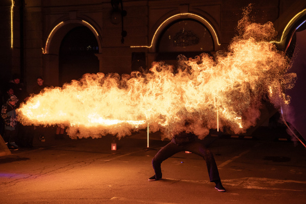 Vojta Stolbenko from Czech Republic performs during the Ana Mraz 2025 winter street theatre festival in Ljubljana. Ana Mraz 2025 is an international winter street theatre festival in Ljubljana, Slovenia, held annually between Christmas and New Year, transforming public spaces into open-air stages. The 2025 edition runs from December 27 to 29 and features a new main venue at Krekov trg Square, with interactive street performances, circus and acrobatic acts, fire shows, and a snow playground with workshops for children. Organized by the Ana Monro Theatre, the free festival brings together local and international artists to animate the city’s streets and foster community through winter arts.