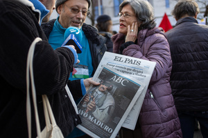 A couple displays two Spanish newspapers with the news of Nicolás Maduro's capture by the US. During a rally organized by leftist groups in front of the US Embassy in Madrid to condemn the attacks carried out by the United States in Caracas in the early hours of January 3rd and the illegal arrest of President Nicolás Maduro and his transfer to a prison in New York along with his wife.