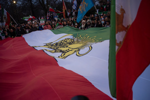 Protesters shake a enormous Iranian royalist flag during the demonstration outside the Iranian Embassy in London. Hundreds of Iranian royalists gathered outside the Iranian Embassy in London, UK. Protesters want to show their support to the anti-government protesters in Iran. Demonstrators intend to replace the Supreme Leader of Iran, Ayatollah Ali Khamenei, and his regime with the Crown Prince of Iran, Reza Pahlavi who lives in exile at the United States.
