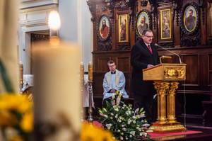 A Mass of remembrance for the fallen takes place. On the afternoon of the 14th of February, Poland celebrates the National Day of Remembrance of the Home Army Soldiers, a state holiday commemorating the Polish underground militias during World War II. After a Mass for the fallen at the Basilica of the Holy Cross, a Parade of Respect passes through the streets of Warsaw in the direction of the Monument to the Polish Underground State and the Home Army at the Polish Parliament, where a wreath-laying ceremony takes place.