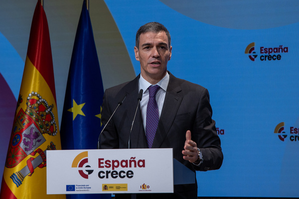 The President of the Government of Spain, Pedro Sánchez, attends the closing ceremony of the presentation of the new economic fund, "Spain Grows," held in one of the halls of the Madrid College of Architects.