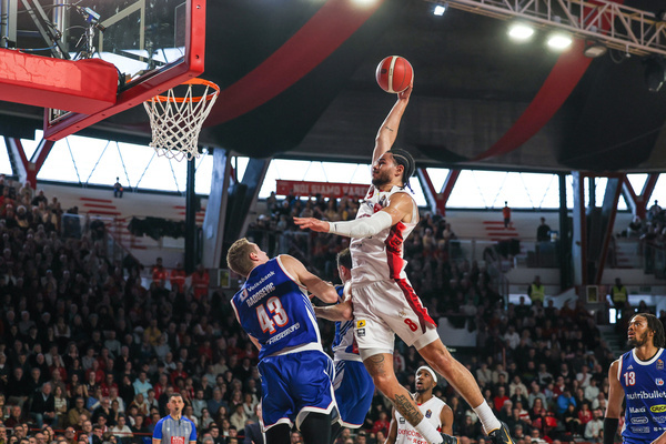 Olivier Nkamhoua #8 of Pallacanestro Varese OpenJobMetis dunks during LBA Lega Basket A 2025/26 Regular Season game between Pallacanestro Varese OpenJobMetis and Nutribullet Treviso Basket at Itelyum Arena in Varese. Final score Pallacanestro Varese OpenJobMetis 91 | 86 Nutribullet Treviso Basket
