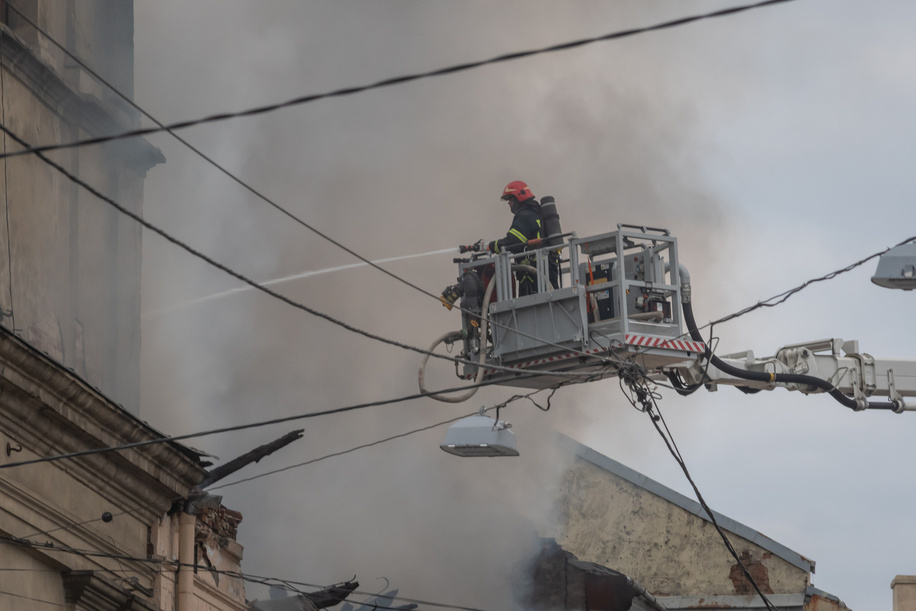 Firefighters extinguish a burning building after a drone attack Emergency services are cleaning up the aftermath of a Russian drone strike on the 15th-century Bernardine Church and Monastery, a UNESCO World Heritage Site in central Lviv. At around 4:30 p.m., Russia launched at least 5 drones over Lviv. Multiple hits and 19 injuries were reported, at least two of them in serious condition. Russia has launched more than 948 drones over Ukraine this 24 hours. 906 of them were shot down. This is one of the most massive attacks since the war began.