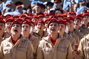 Members of the Yunarmia youth movement in red berets sing patriotic songs during the "Victory Ball" theatrical reconstruction at the Peter and Paul Fortress. A large-scale theatrical reconstruction and flash mob titled "Victory Ball" (Bal Pobedy) takes place on the Cathedral Square of the Peter and Paul Fortress. The event is dedicated to the 81st anniversary of the victory in World War II (WWII). Hundreds of participants, including youth activists, members of the Yunarmia movement, and students in historical and modern military uniforms, perform mass dances and formations. The reconstruction is part of the city-wide celebrations ahead of Victory Day in St. Petersburg.