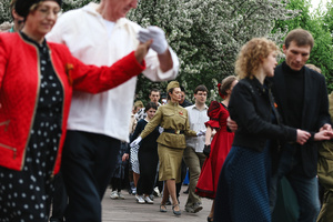 People dance during the Victory Day celebrations at Gorky Park in central Moscow. People wearing vintage clothing and Soviet-era uniforms gathered at Gorky Park, where some participants performed the traditional “Victory Waltz” during commemorations in Moscow. The dance honors the wartime generation and remains a symbolic part of Victory Day celebrations.