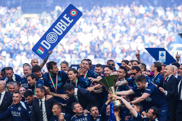 FC Internazionale players celebrate and lift the Coppa Campioni d'Italia trophy following Serie A 2025/26 football match between FC Internazionale and Hellas Verona FC at San Siro Stadium. FC Internazionale 1 - 1 Hellas Verona FC