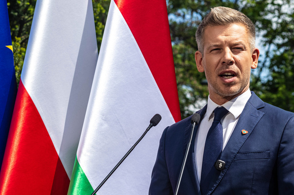 New Hungarian Prime Minister, Peter Magyar seen talking to the press during his meeting with the Polish Prime Minister, Donald Tusk . On the morning of Wednesday, the 20th of May, on his first foreign visit, the new Prime Minister of Hungary, Peter Magyar, meets with Polish Prime Minister Donald Tusk. The visit symbolically marks the opening of a new phase in Budapest's relations with Europe. During the meeting the Prime Ministers discuss Magyar's victory in the recent Hungarian elections, the Polish-Hungarian relationship, and the issue of Zbigniew Ziobra and Marcin Romanowski - two Polish politicians evading prosecution in Poland by hiding in Hungary. After the meeting, Peter Magyar meets with the Polish President, Karol Nawrocki.