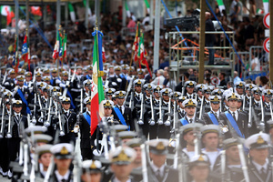 Soldiers from the Italian Navy and Air Force march during the parade. Heads of state and government attended the 80th Anniversary of Republic Day celebrations and the traditional military parade through the Imperial Fora. The ceremony, which pays homage to the values ​​of the Republic and the Armed Forces, took place in the heart of the capital before the highest Italian institutional officials and international delegations.