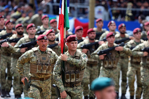 Italian Army Special Forces “Folgore” paratroopers march during the parade. Heads of state and government attended the 80th Anniversary of Republic Day celebrations and the traditional military parade through the Imperial Fora. The ceremony, which pays homage to the values ​​of the Republic and the Armed Forces, took place in the heart of the capital before the highest Italian institutional officials and international delegations.