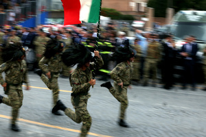 Soldiers of the military corps called Bersaglieri run with the Italian tricolor during the parade. Heads of state and government attended the 80th Anniversary of Republic Day celebrations and the traditional military parade through the Imperial Fora. The ceremony, which pays homage to the values ​​of the Republic and the Armed Forces, took place in the heart of the capital before the highest Italian institutional officials and international delegations.