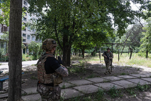 The Ukrainian police unit ‘White Angels officer’ attempts to shoot down a Russian drone during a civilian evacuation.