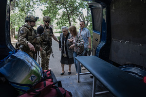 The Ukrainian police unit ‘White Angels’ seen evacuating civilians from the city under the constant threat of Russian FPV drones.