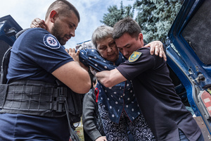 The Ukrainian police unit ‘White Angels’ seen evacuating civilians from the city under the constant threat of Russian FPV drones.