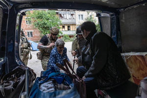 The Ukrainian police unit ‘White Angels’ seen evacuating civilians from the city under the constant threat of Russian FPV drones.
