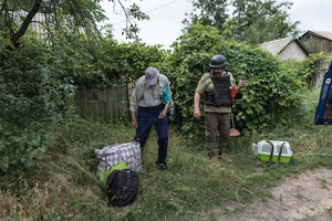The Ukrainian police unit ‘White Angels’ seen evacuating civilians from the city under the constant threat of Russian FPV drones.