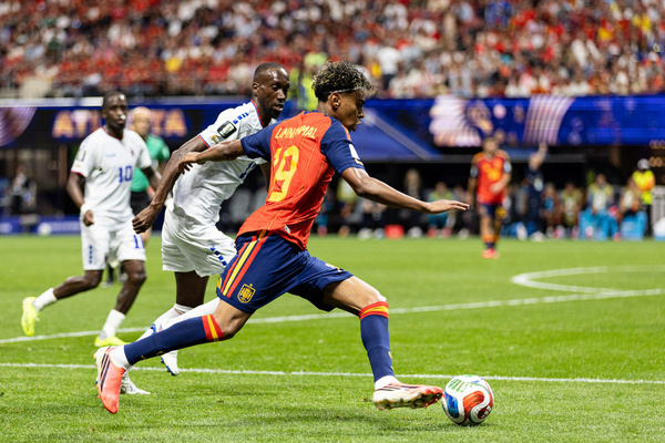Lamine Yamal of Spain (R) seen in action during the FIFA World Cup 2026 football match between Spain and Cabo Verde at Mercedes Benz Stadium. Final score; Spain 0:0 Cabo Verde.