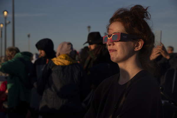 A woman watches the solar eclipse through special glasses On 12 August 2026, people gathered on the pier in Brzeźno to watch a partial solar eclipse. It was one of the most spectacular astronomical phenomena of recent years, with the Moon obscuring as much as 82 per cent of the Sun’s disc in Gdańsk. The seaside and the pier in Brzeźno became the main viewing point in Gdańsk. The wide expanse of the beach allowed people to admire the spectacle without any problems, as the Sun was very low above the western horizon at the peak of the eclipse. The event attracted thousands of locals and tourists to Brzeźno Beach.